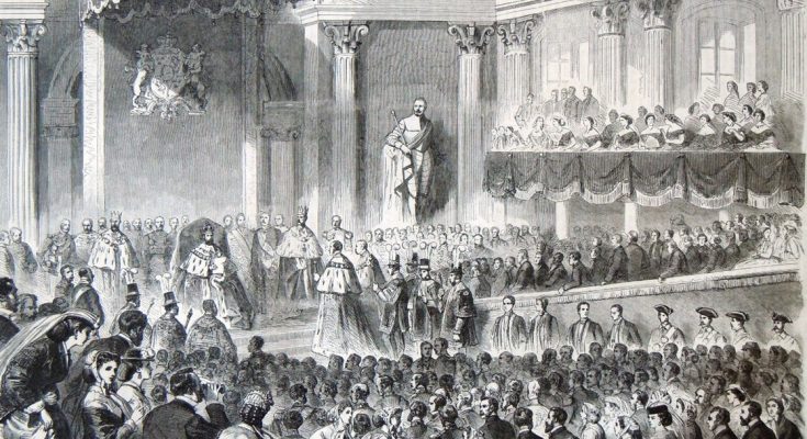 Illustration av en stor sal full med folk och en kung på en tron.