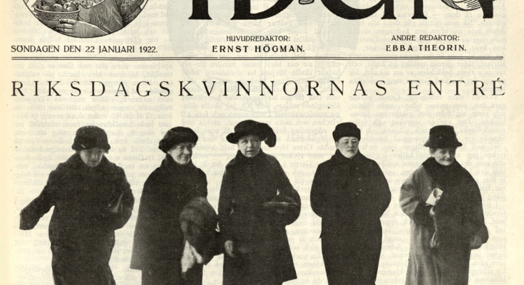 Bilden visar ett tidningsklipp med bild på de fem första kvinnorna i riksdagen.