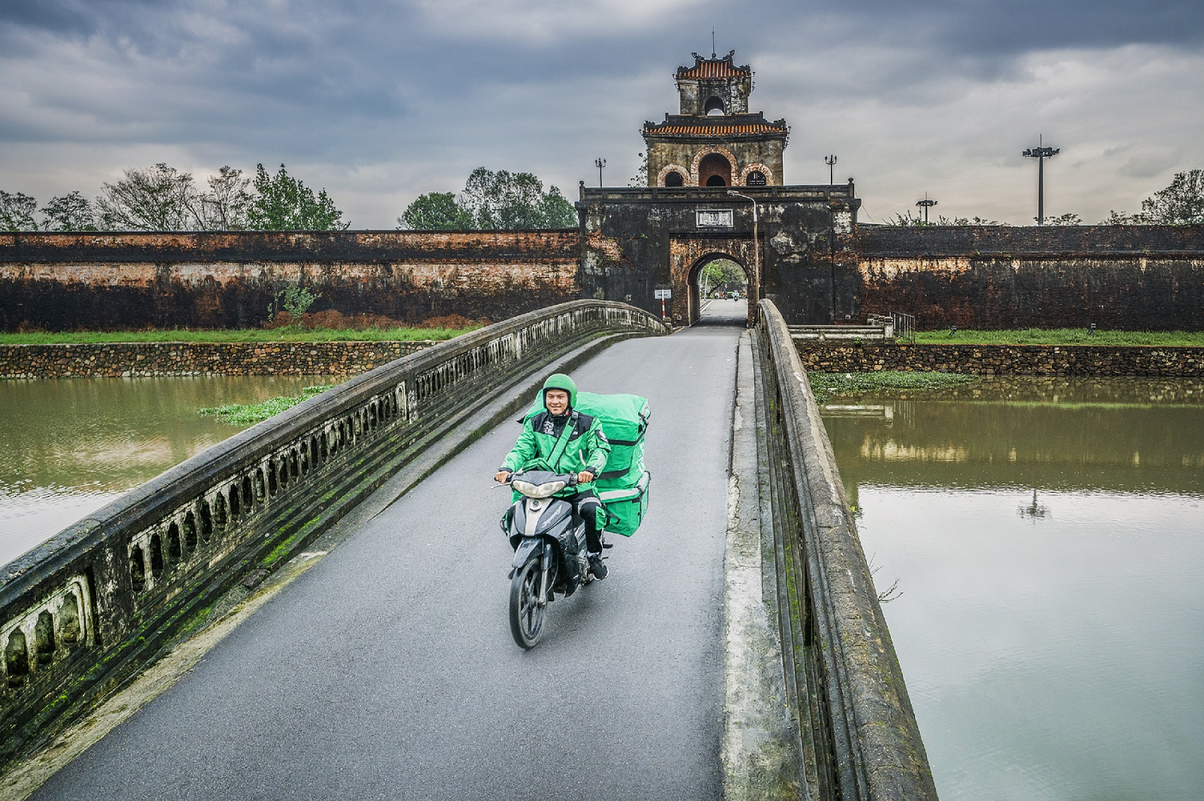 GIAO HÀNG TIẾT KIỆM HÒA MÌNH VÀO VẺ ĐẸP CỦA TỪNG GÓC PHỐ TRÊN MỌI NẺO ĐƯỜNG TỔ QUỐC